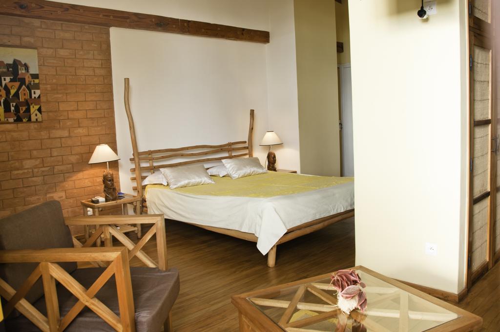 Hotel Restaurant Le Combava Antananarivo Room photo