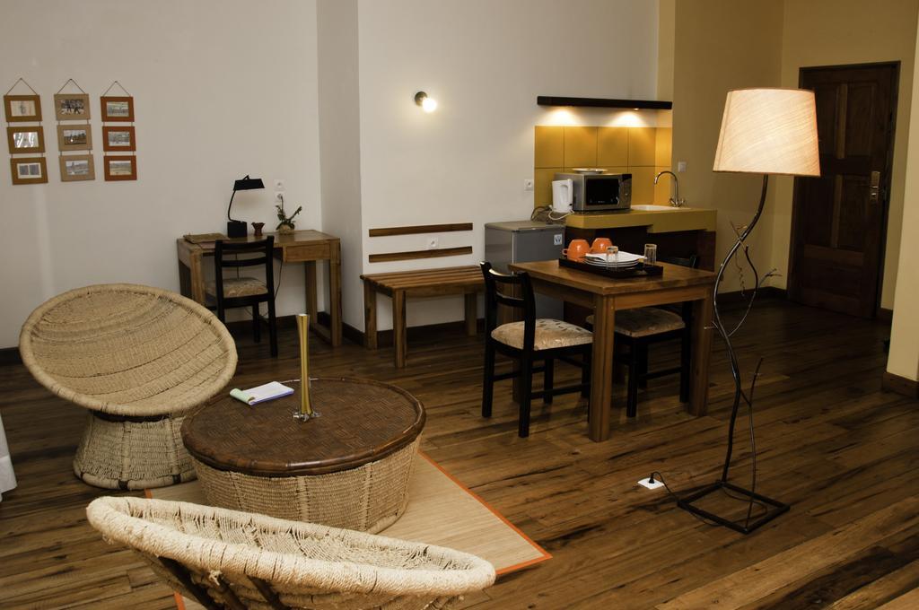 Hotel Restaurant Le Combava Antananarivo Room photo