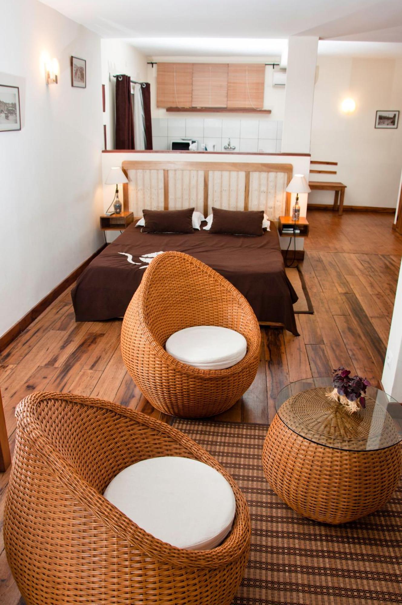 Hotel Restaurant Le Combava Antananarivo Exterior photo