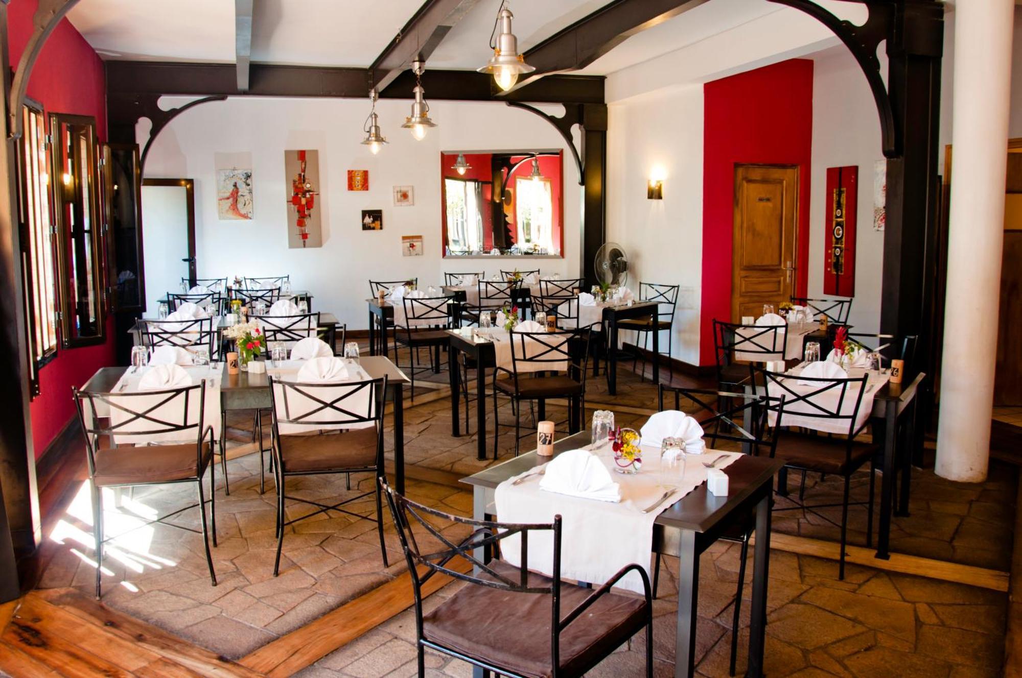 Hotel Restaurant Le Combava Antananarivo Exterior photo
